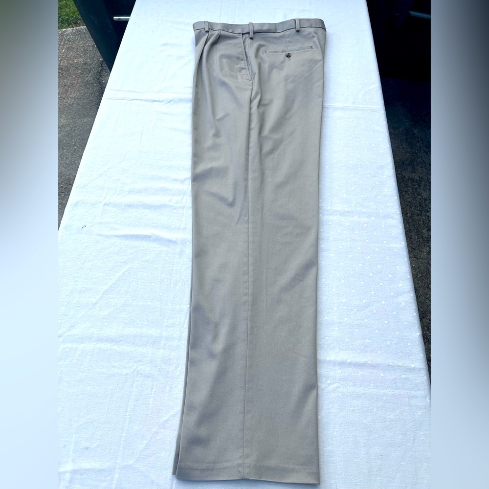 Haggar Men's Light Gray Dress Pants
